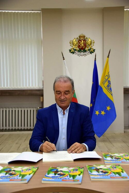 Всеки първокласник в Асеновград с лично послание от кмета