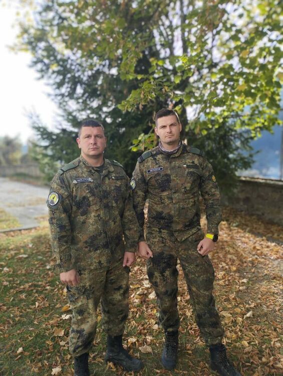 Военни от 101-ви Алпийски полк спасиха две кучета, паднали в пропаст