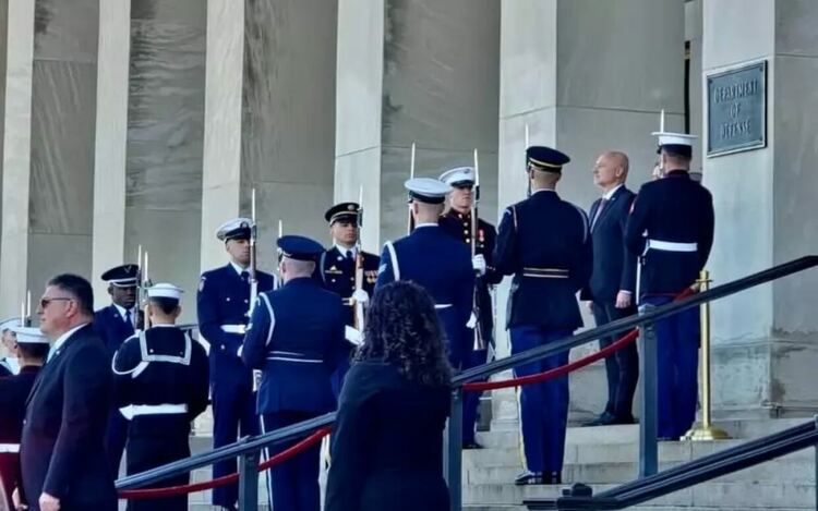 САЩ уверяват Тагарев, че правят нашите F-16 като за тях