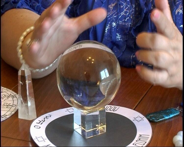 „По следите”: Мъж твърди, че е дал 142 000 лв. на ясновидка за разваляне на черна магия