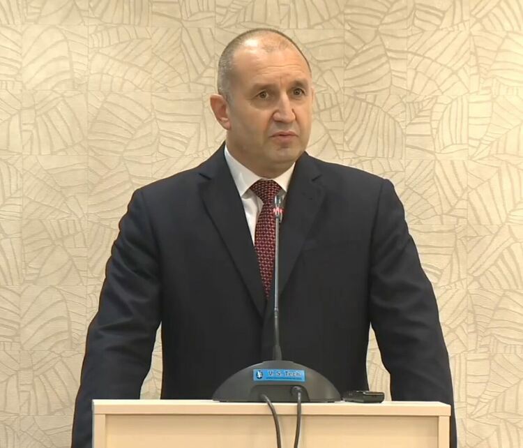 Гаранциите за защита на човешките права са върхово постижение на нашата демокрация, каза Румен Радев пред Общото събрание на адвокатите 