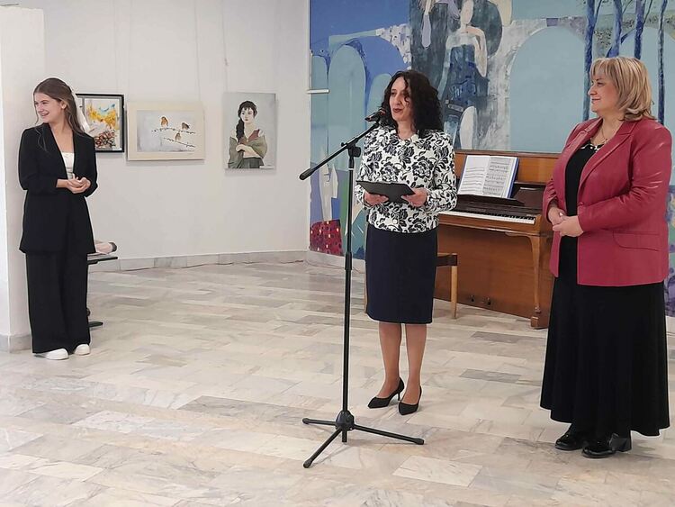Откриха изложба на талантливата Бесте Бербер в ОДК Кърджали