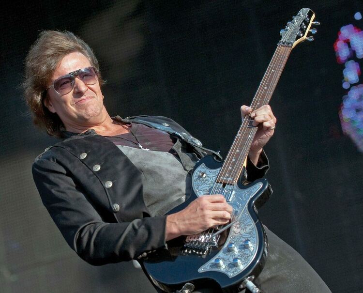 Слушайте новия сингъл на Richie Sambora, „Songs That Wrote My Life“