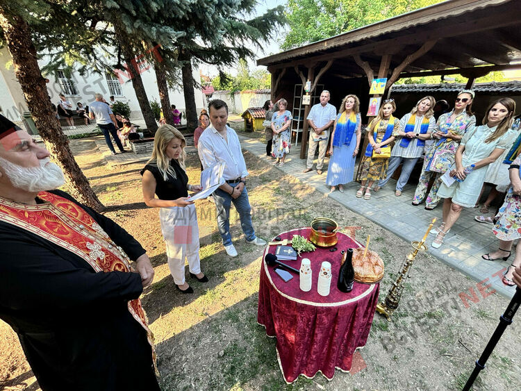 За 140-тата си годишнина димитровградската църква се сдоби с пауни и кът за деца