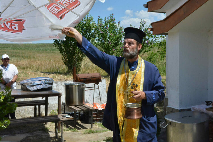 В Конуш почетоха Свети равноапостоли Петър и Павел