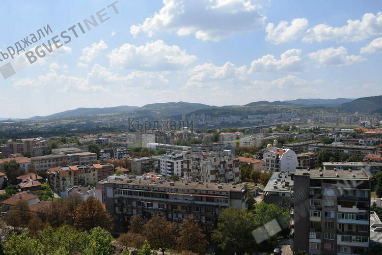 Променлива облачност над Кърджали, жълт код за опасни жеги в областта