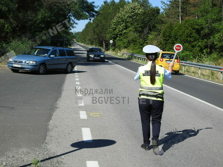 Специализирана операция на полицията в Кърджалийско,провериха 318 автомобила