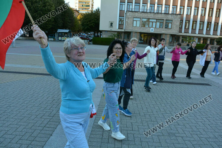 От КГБ извиха хоро в Хасково