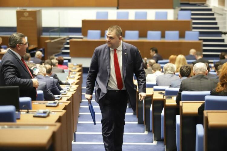 Пеевски обяви, че е готов да управлява България след нови избори. Няма да издига зам.-шеф на НС