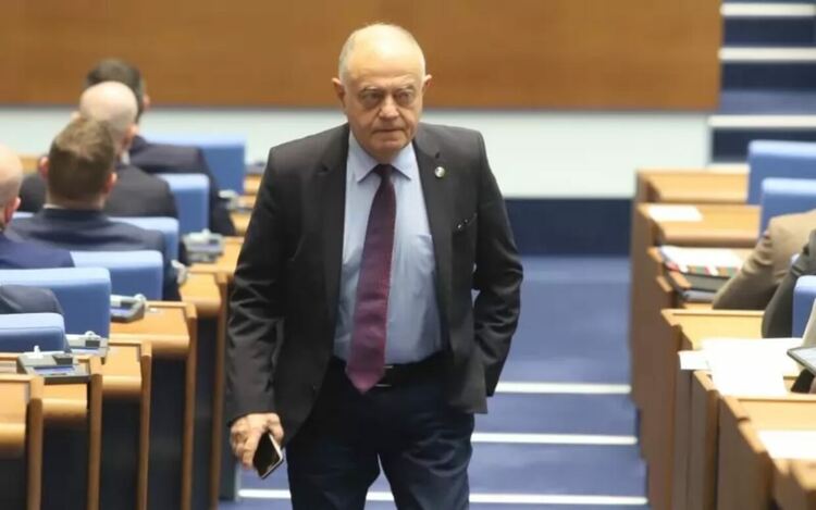 Депутатите правят 9-и опит да си изберат председател