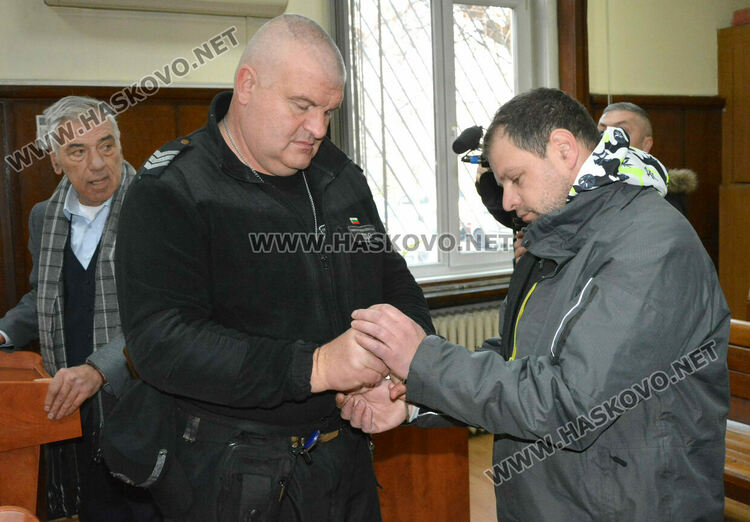 Въоръженият обирджия на фирмата за бързи кредити бил притиснат от кредитори 