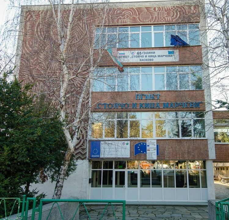 Търсят касиер-счетоводител, лекар и медицински сестри в Хасково