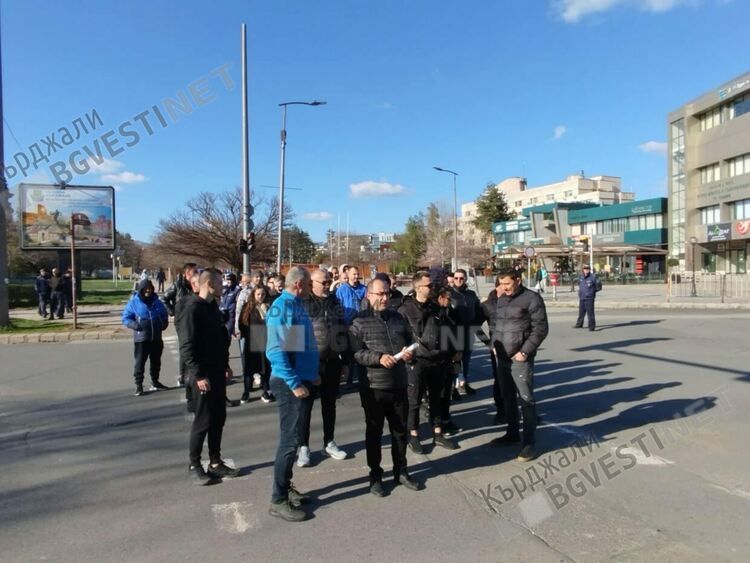 Ресторантьори от Кърджали излязоха на протест