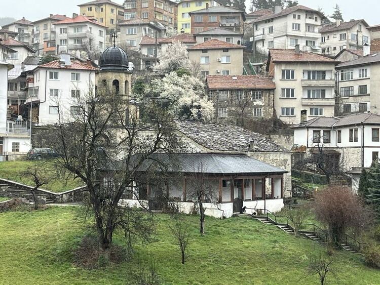 От спешен ремонт се нуждае покрива на храм „Свети Георги " в Смолян 
