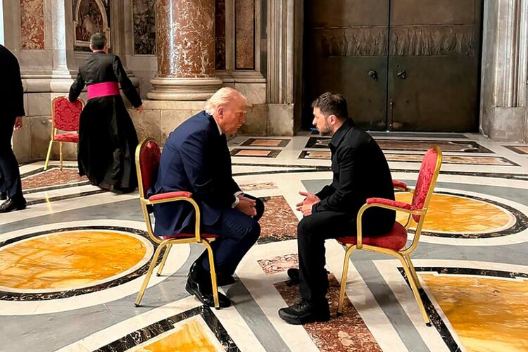 Тръмп и Зеленски се видяха в Рим. Белият дом описа разговора като "много продуктивен"