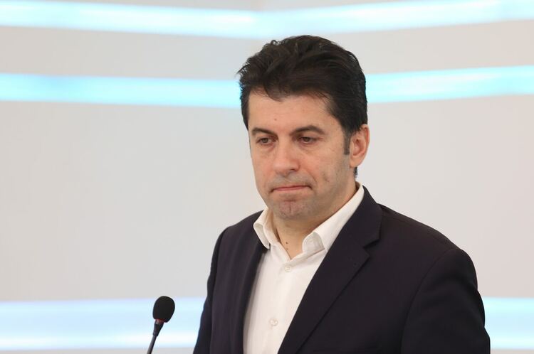  Кирил Петков: Призоваваме всички депутати да си дадат имунитетите