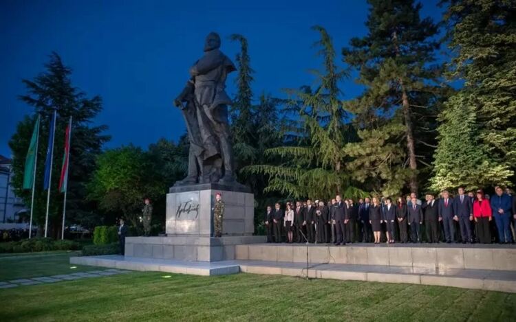 Хиляди българи участват в честванията на Ботев