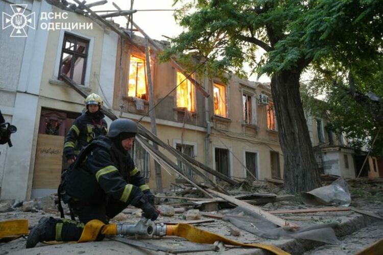 Поне 14 загинали при руска атака срещу Киев, удари и по Одеса
