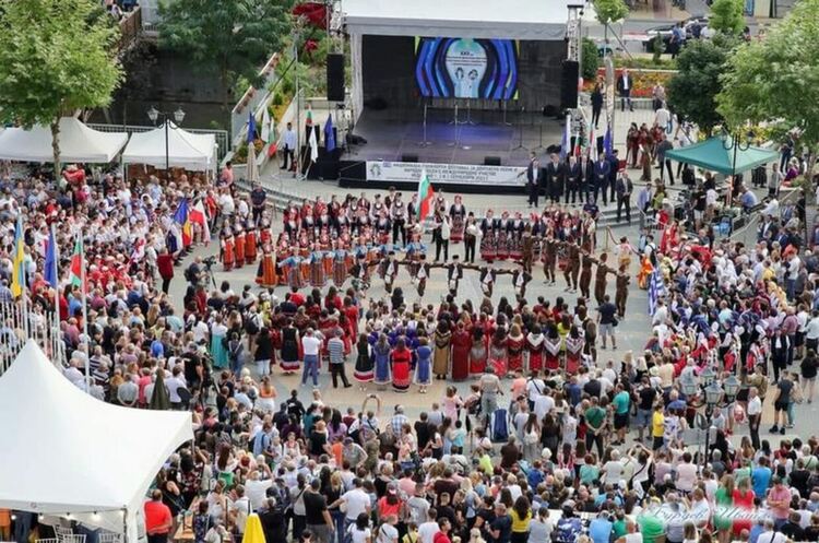 Над хиляда самодейци от цял свят пристигат в Неделино за Фестивала на двугласното пеене, с вечерни концерти на естрадни и попфолк изпълнители