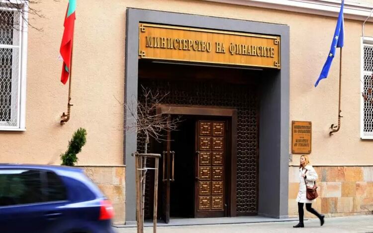 Приходите от ДДС и данък печалба сериозно изостават от плана за 2025 г.