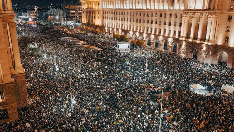 Антиправителствени протести в цялата страна - LIVE