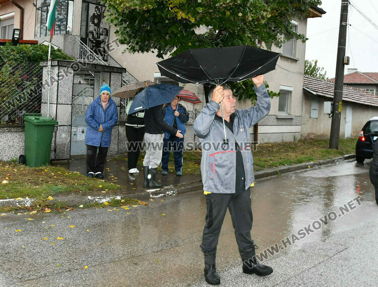 Облачно, ветровито и дъждовно