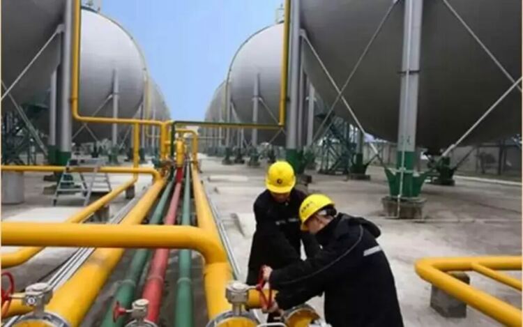 Китай се прицели в рекордните 300 млрд. м³ природен газ