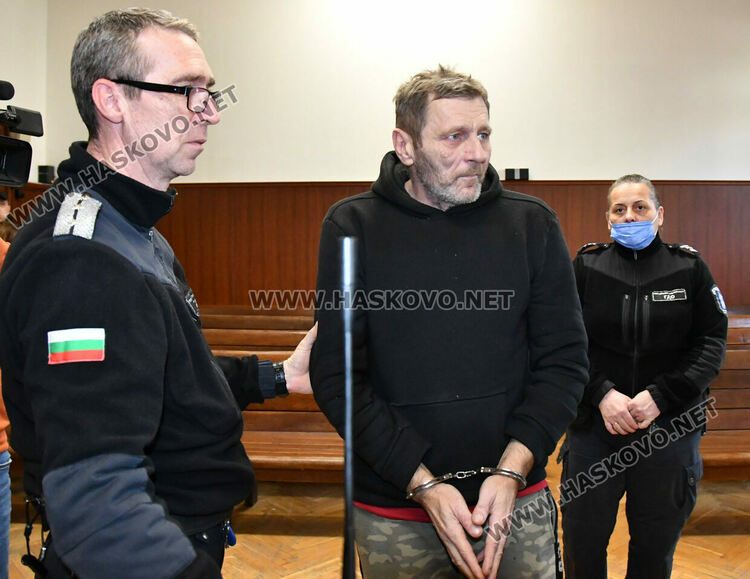 Полският шофьор на тира със 740 кг марихуана твърди, че не е знаел за дрогата, оставиха го в ареста