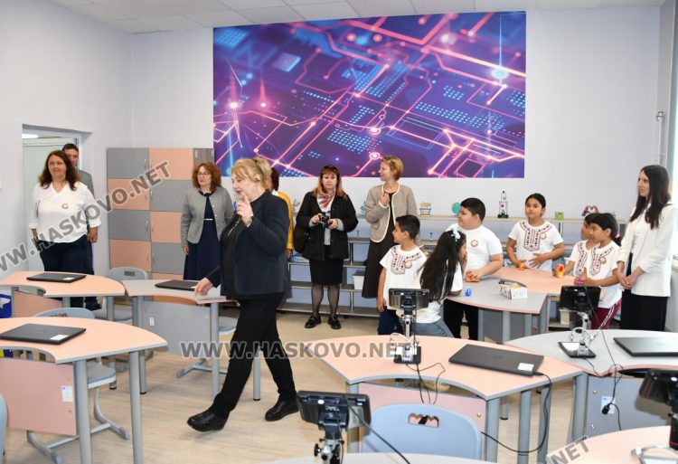 НУ „Георги Сава Раковски“ в Хасково вече има модерен STEM център