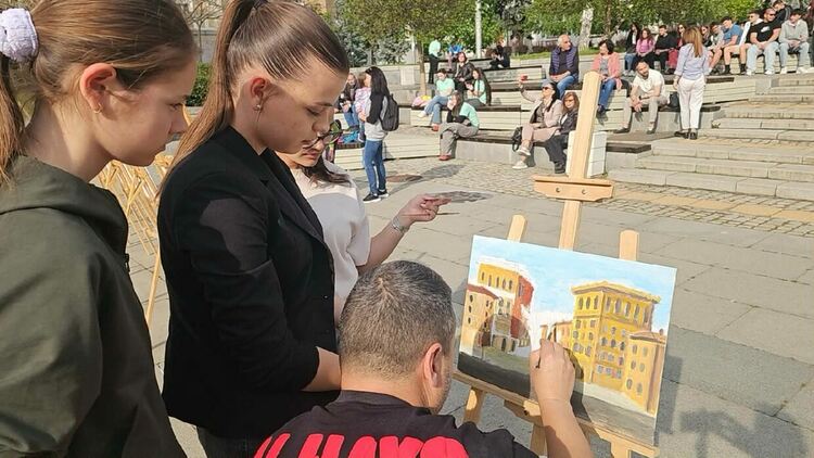 Пленера „Пеньо Пенев – цветовете и звуците на думите“ събра десетки ученици от Димитровград