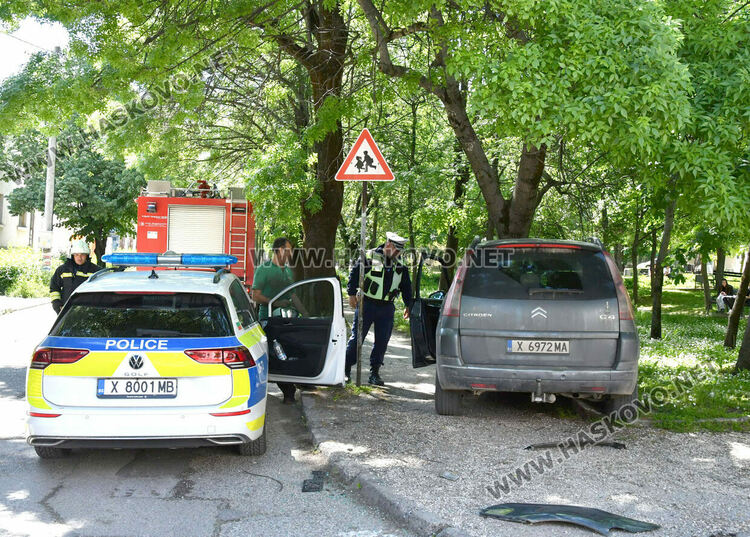Кола излетя на тротоар и се заби в дърво при катастрофа край „Буркана“