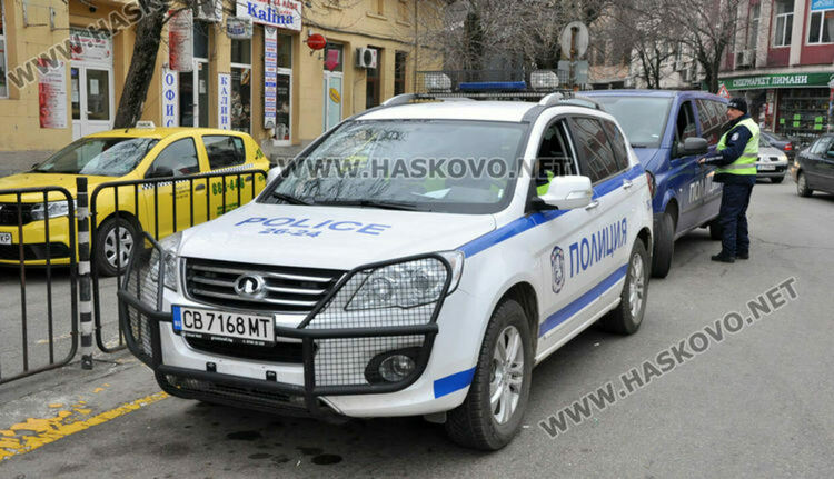 Трима са задържани за притежание на наркотици