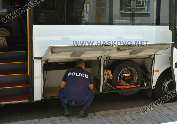 Извадиха 42 000 контрабандни цигари от празен резервоар на автобус