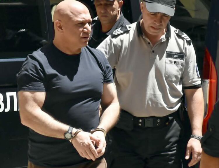 Остават 18 дни да обвинят Янко Полицая в опит за убийство или да го освободят