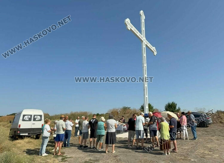 12-метров кръст ще пази жителите на Подкрепа