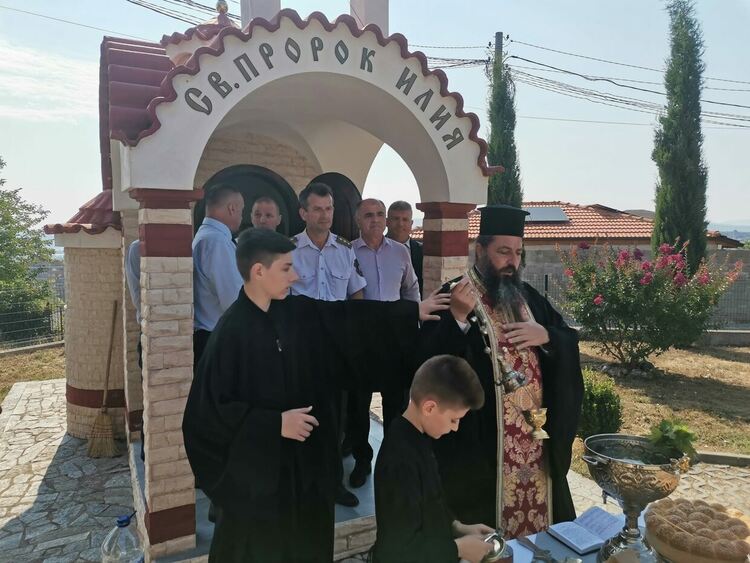 Пожарникарите почетоха своя небесен покровител с водосвет