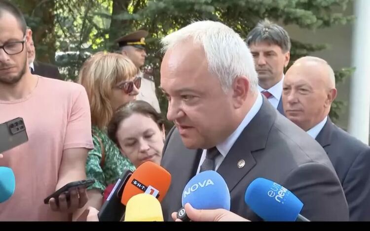 Демерджиев намекна, че мнозина трябва да се притеснят от визитата му в САЩ