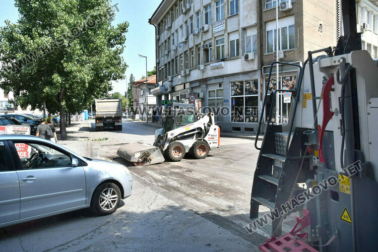 Граждани алармират за рискова организация на движението при ремонта на бул. „България“ в Хасково