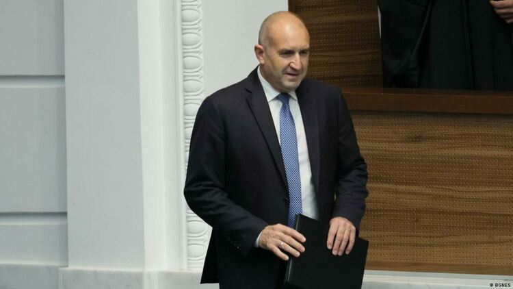 Външната политика на Радев: България сама затваря врати