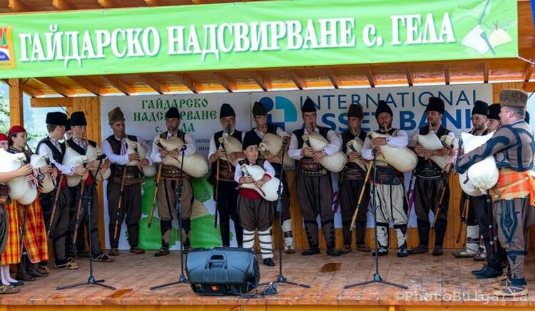 Обществен транспорт е осигурен за посетителите на Гайдарското надсвирване в Гела
