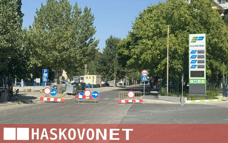 Затвориха част от южното платно на бул. „България“ заради ремонт 