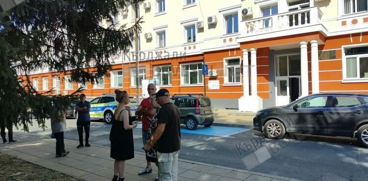 Евакуираха журналистите от Радио Кърджали след заплаха за поставена бомба
