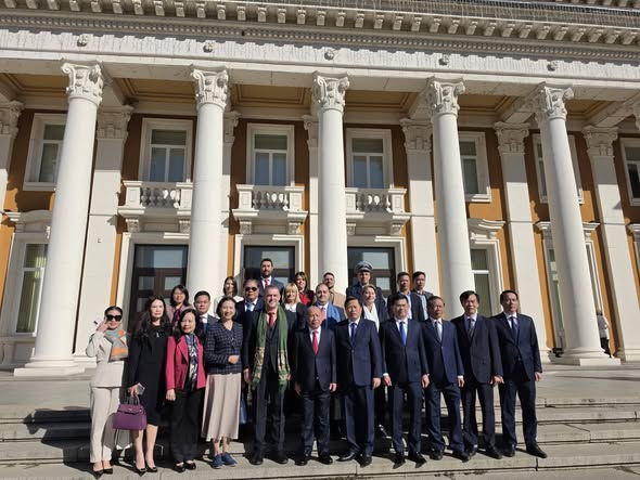 Делегация от виетнамската провинция Фу Тхо, водена от посланика на Виетнам в България Н. Пр. г-жа Нгуен Тхи Мин Нгует, посети Перник