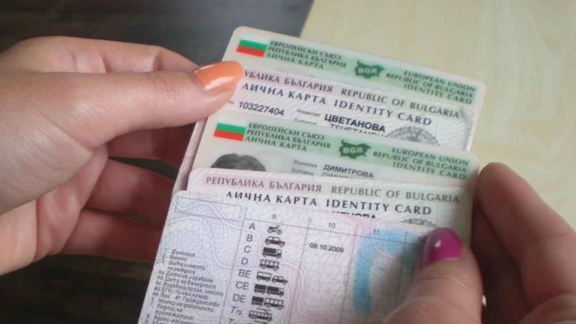 Ускоряват издаването на лични карти и удостоверения за вота на 25 октомври