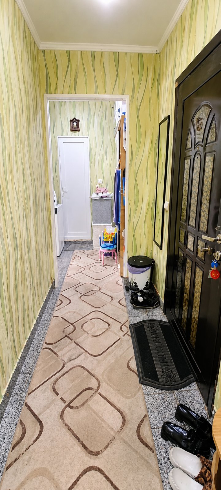 Продава се двустаен апартамент в кв. Възраждане, гр. Хасково