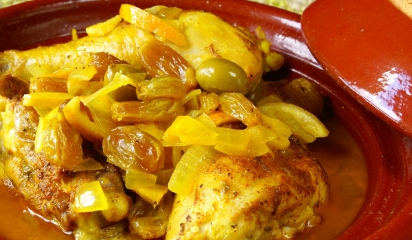 Пържено пиле със стафиди и маслини