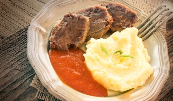 Механджийски език с доматен сос