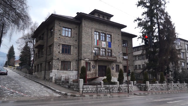 Соларни панели, разположени върху улица, ще захранват с електричество сгради в Чепеларе?